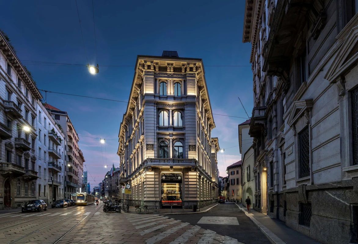 APERICINEMA ..a 5 stelle, nel salotto del Palazzo Touring Club Milan, A Radisson Collection Hotel